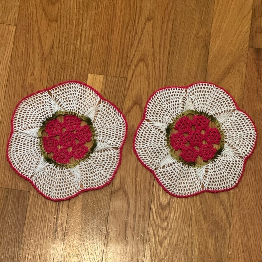 Beautiful Handmade Crochet Lace Doilies Doily White Pink Flower Floral Vintage